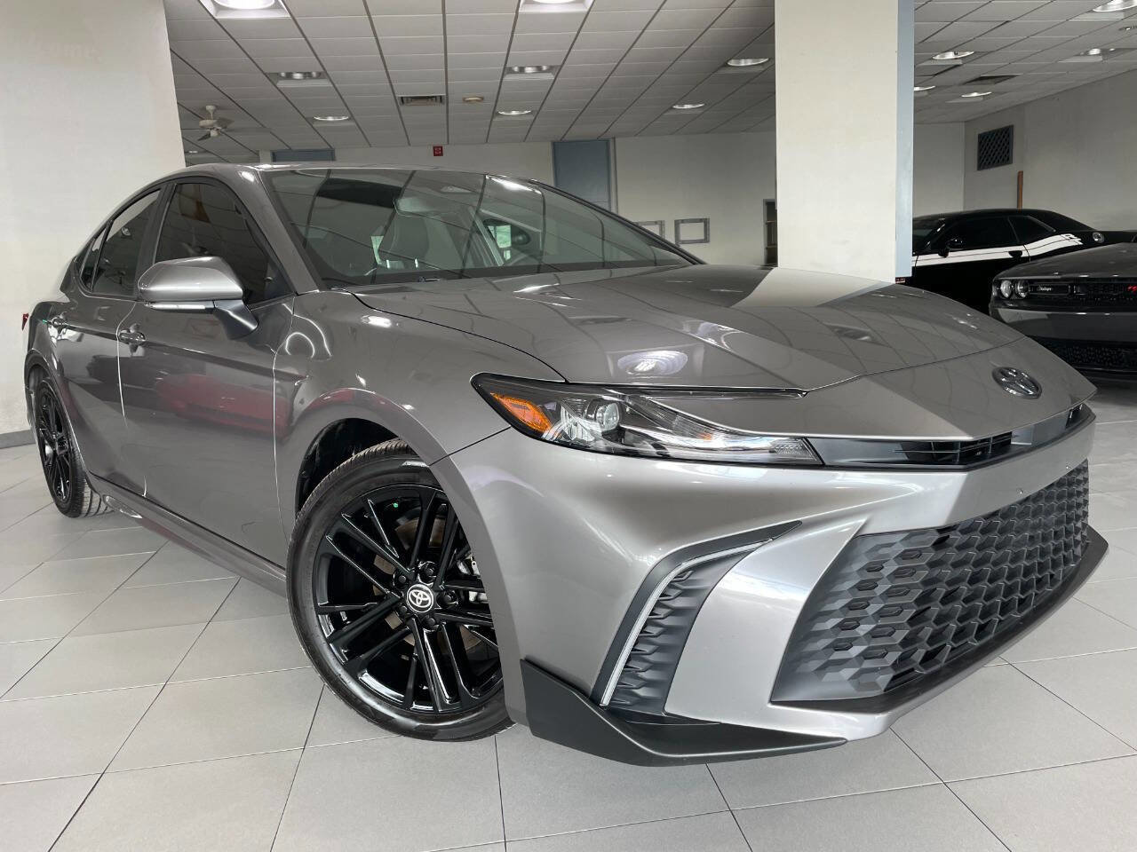 Used 2025 Toyota Camry SE image 1