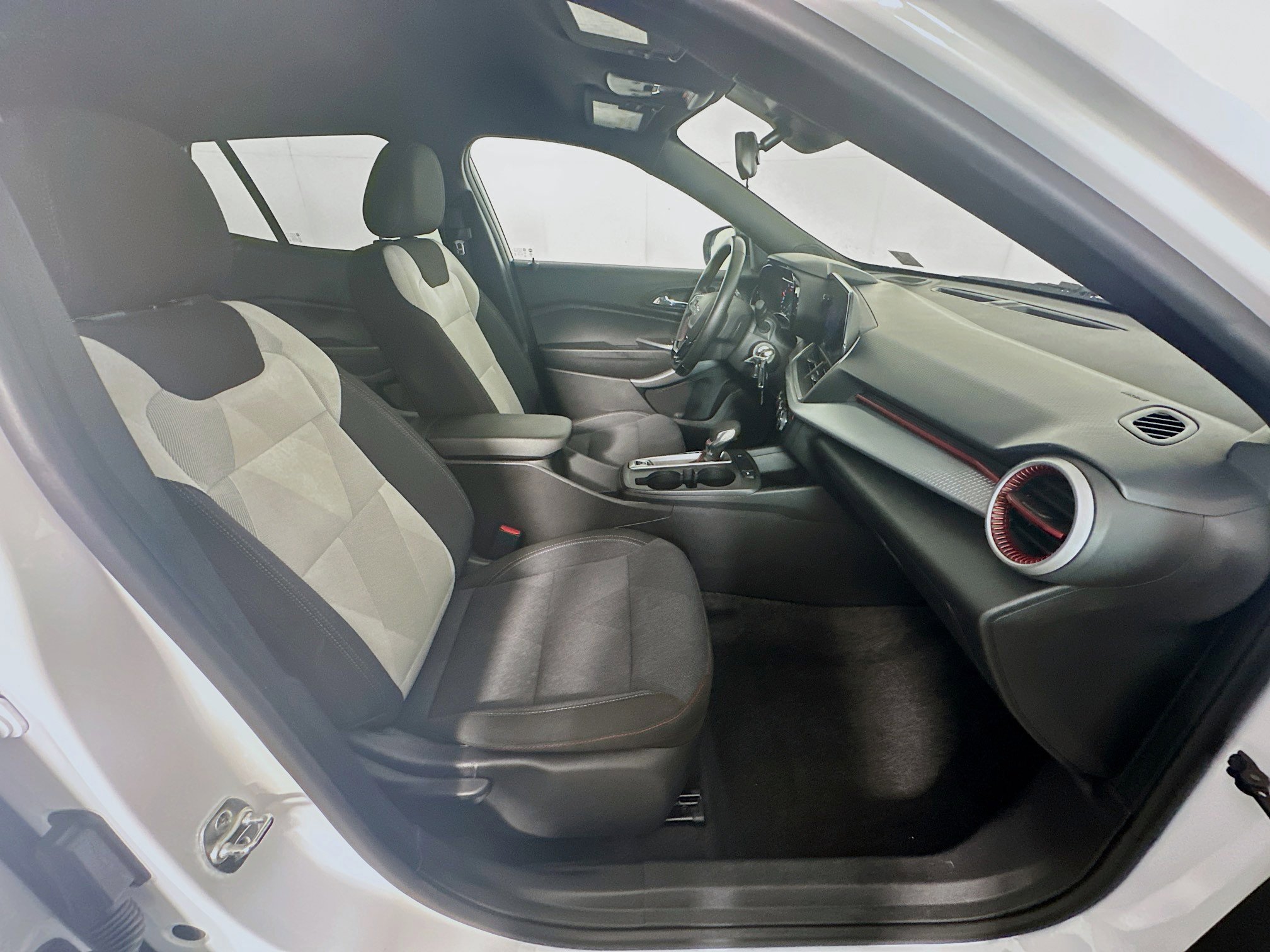 Used 2024 Chevrolet Trax RS image 30