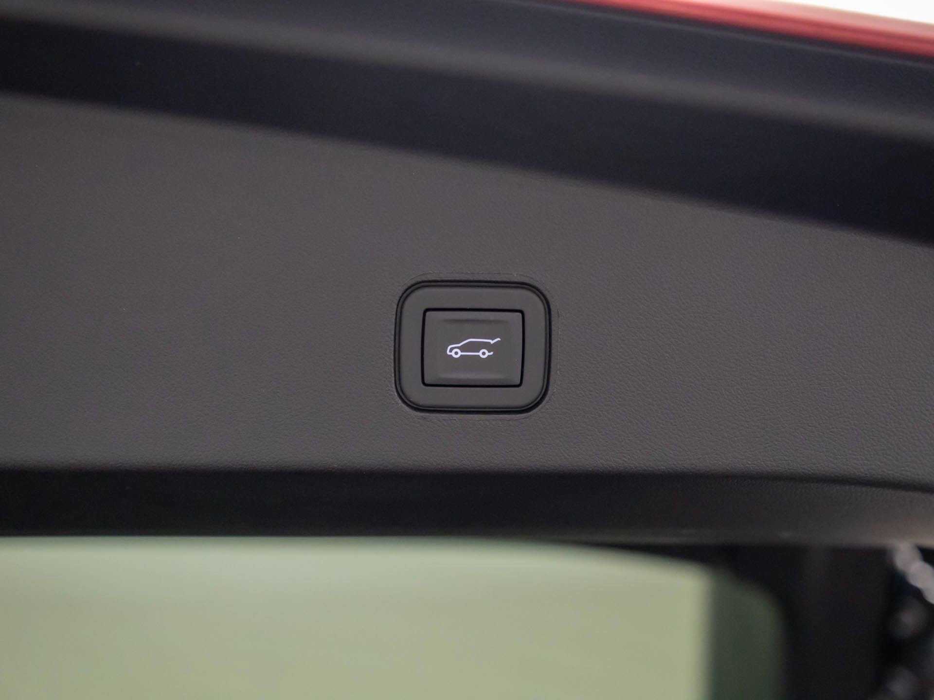 New 2026 Cadillac Lyriq Sport AWD/4WD image 32