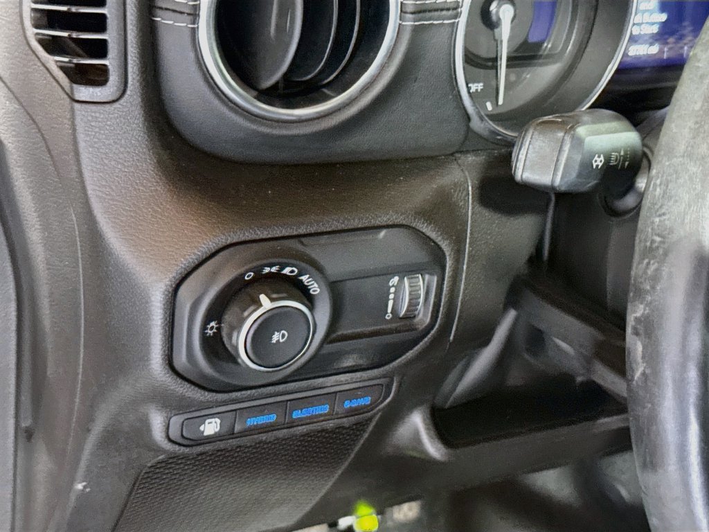 Used 2023 Jeep Wrangler Unlimited Sahara w/ Cold Weather Group AWD/4WD image 11
