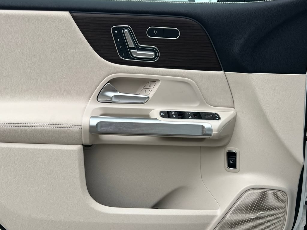 New 2026 Mercedes-Benz GLB 250 4MATIC image 15