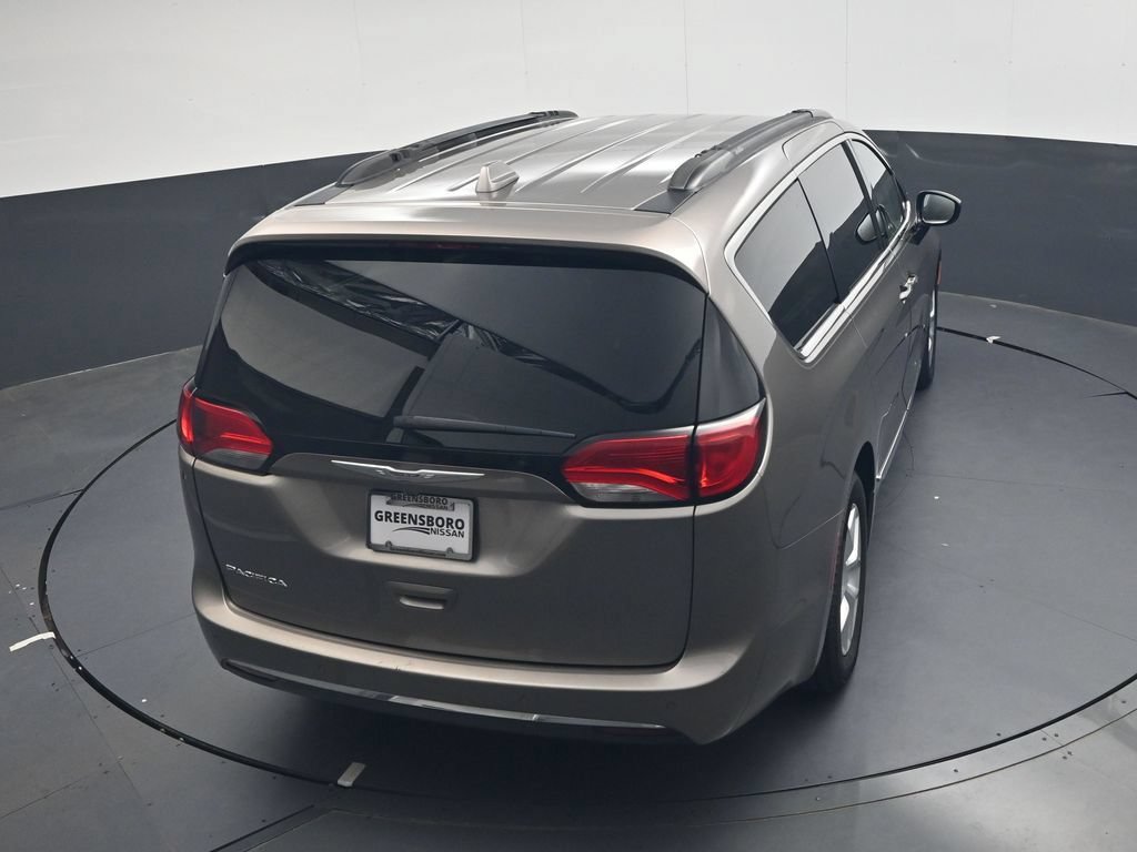 Used 2017 Chrysler Pacifica Touring-L w/ Tire & Wheel Group FWD image 28