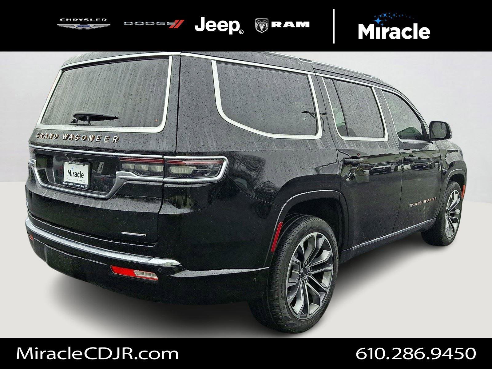 Certified 2024 Jeep Grand Wagoneer Series III w/ HD Trailer Tow Package AWD/4WD image 7
