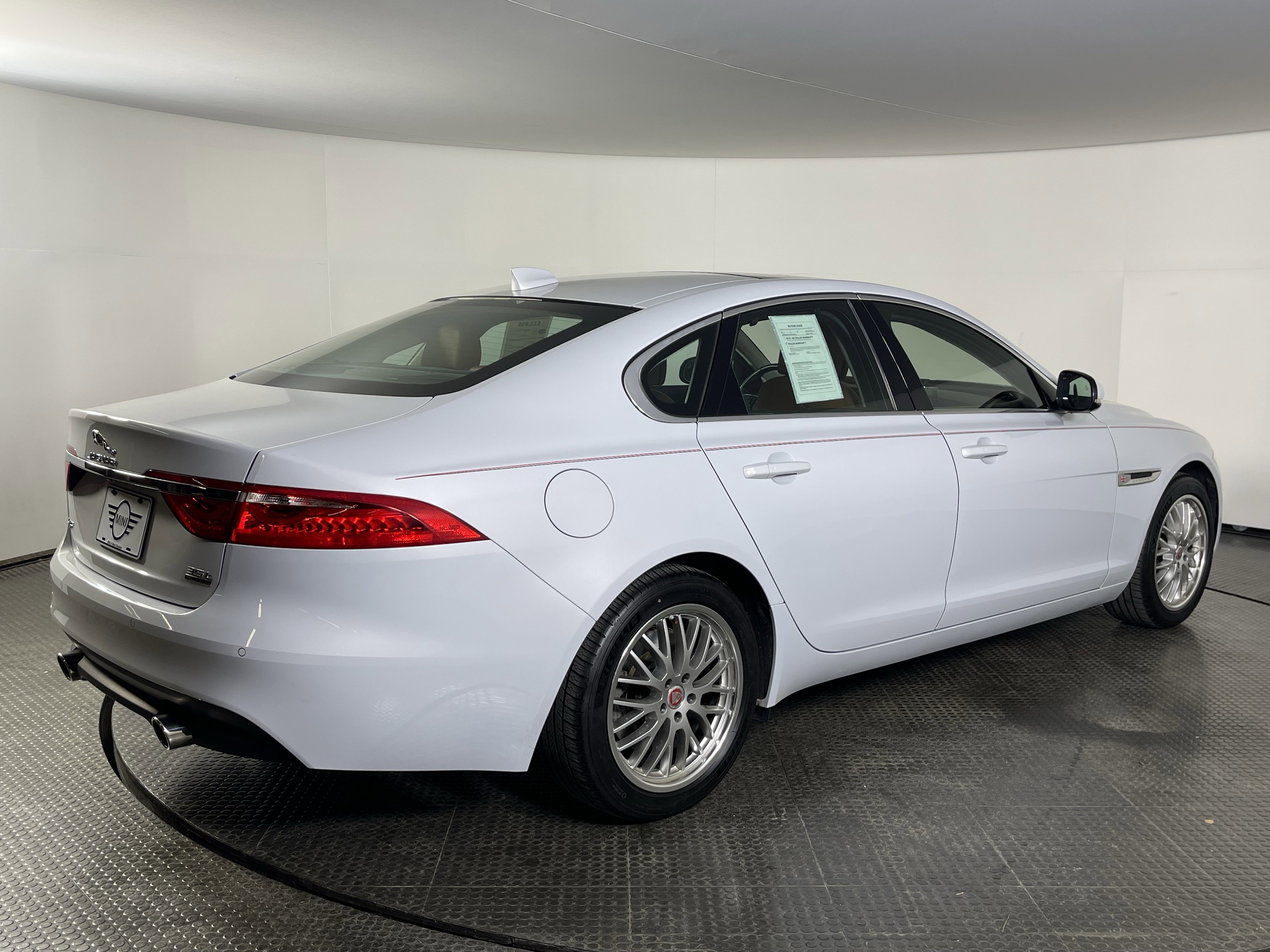 Used 2018 Jaguar XF Portfolio image 5