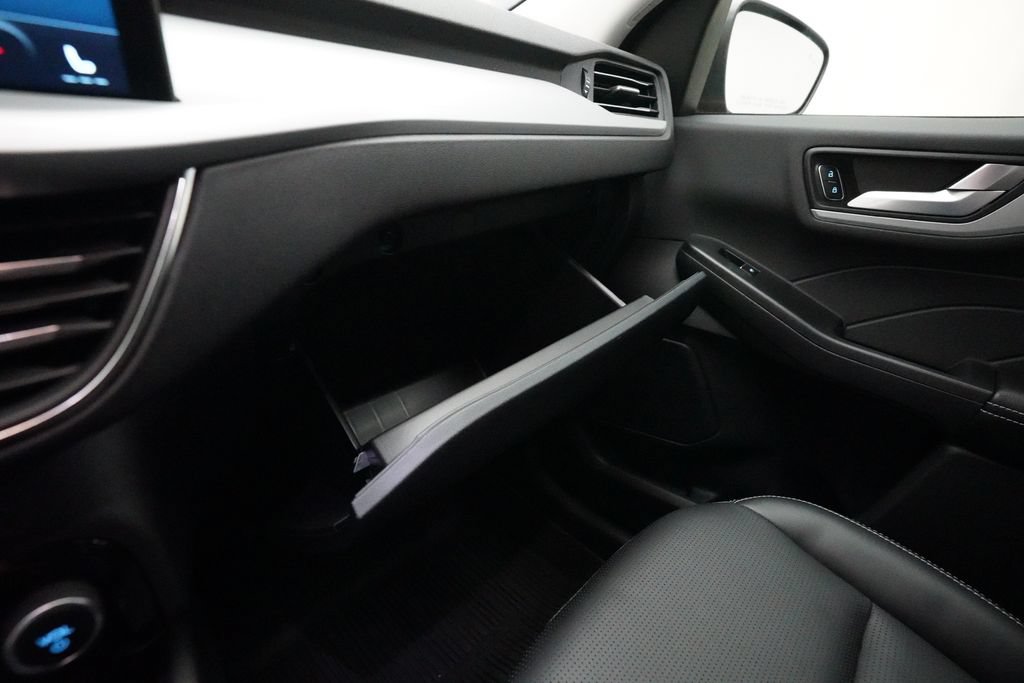 Used 2024 Ford Escape Platinum AWD/4WD image 30