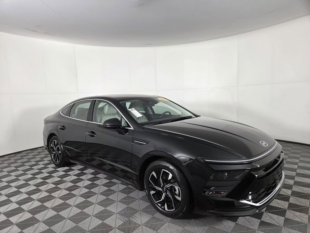 Used 2025 Hyundai Sonata SEL FWD image 2