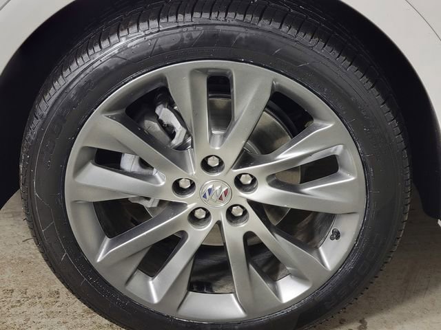 Used 2023 Buick Envision Avenir image 10