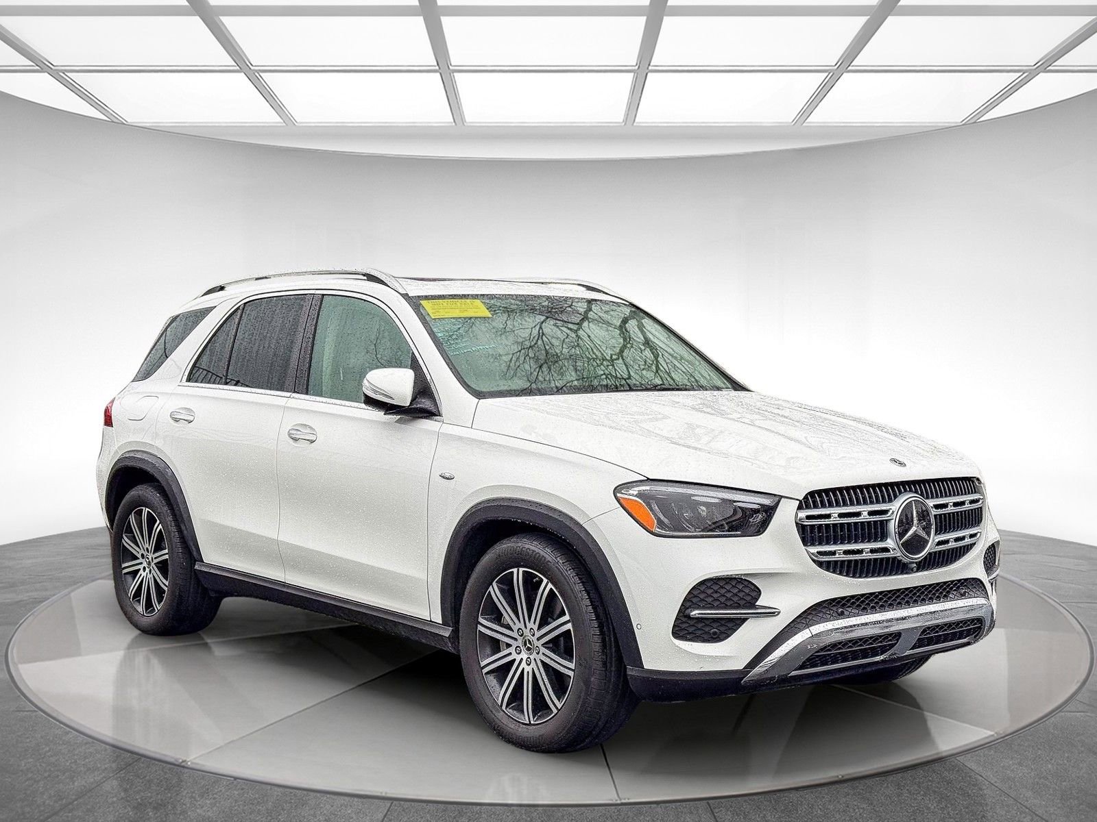 Used 2025 Mercedes-Benz GLE 450e 4MATIC image 2