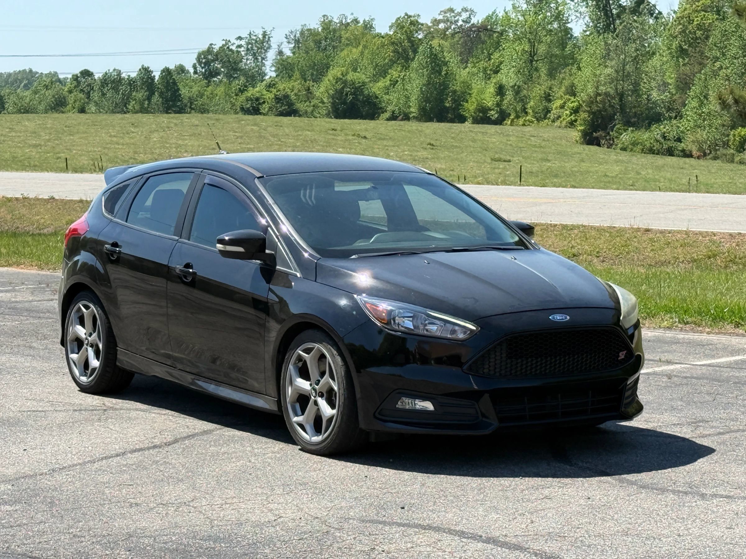 Used 2016 Ford Focus ST image 1