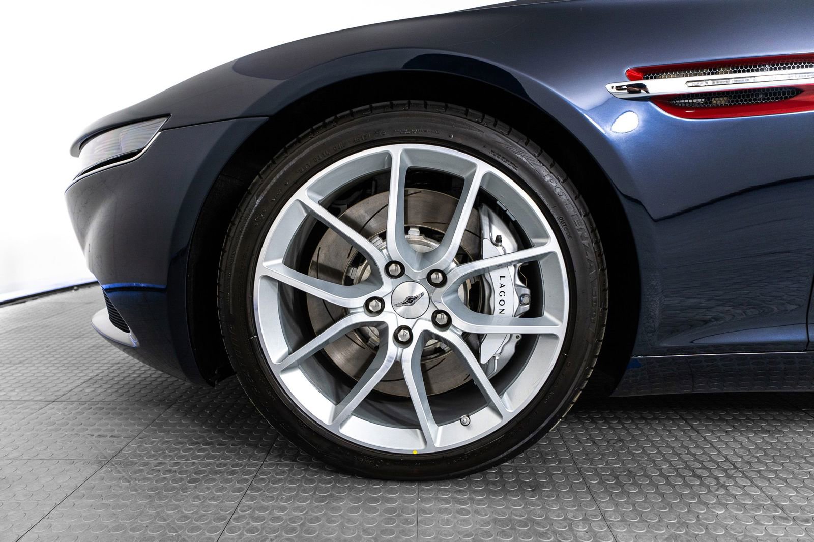 Used 2018 Aston Martin Lagonda RWD image 54