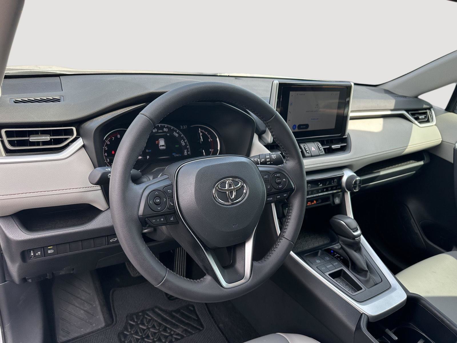 Used 2025 Toyota RAV4 XLE Premium FWD image 10