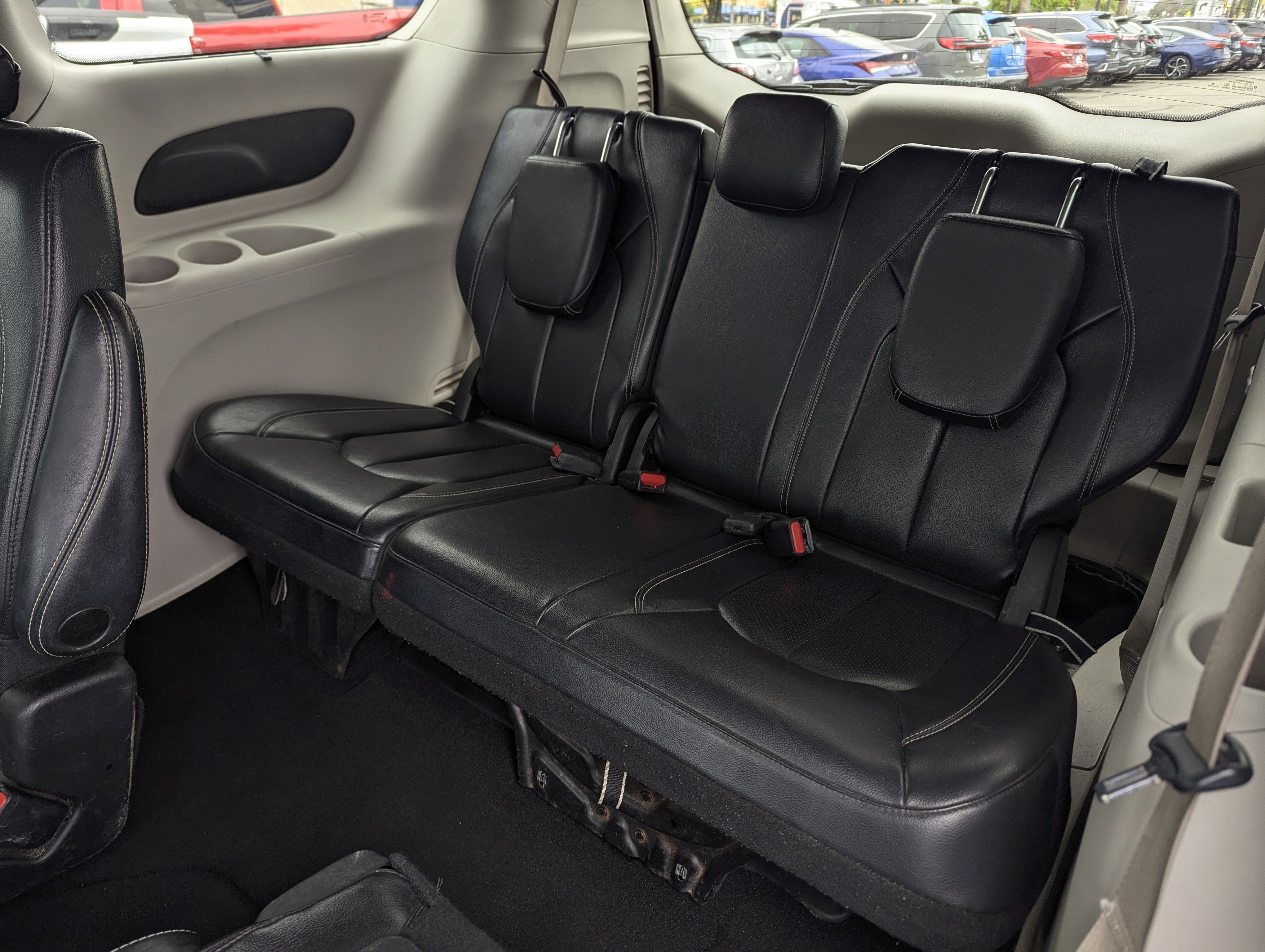 Used 2022 Chrysler Pacifica Touring-L image 8