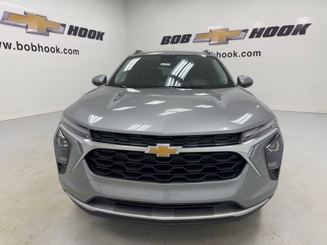 New 2026 Chevrolet Trax LT w/ Driver Confidence Package image 2