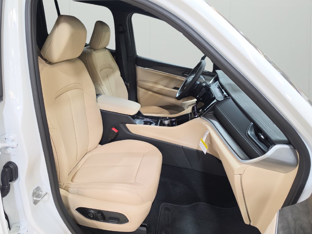 New 2027 Jeep Grand Cherokee Limited AWD/4WD image 15