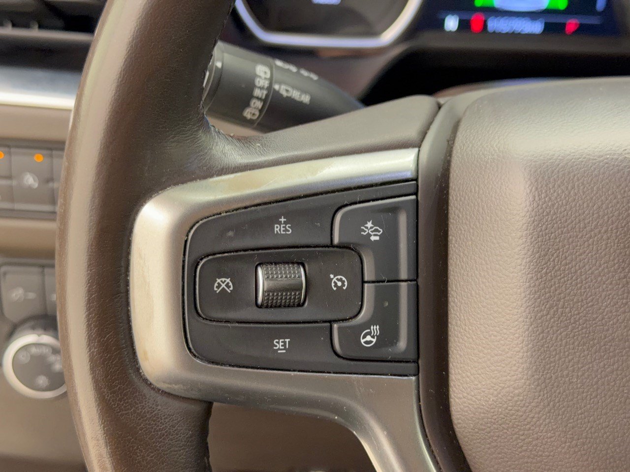 Used 2021 Chevrolet Suburban Z71 w/ Z71 Signature Package AWD/4WD image 18