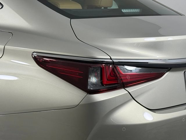 Used 2025 Lexus ES 350 w/ Premium Package FWD image 17