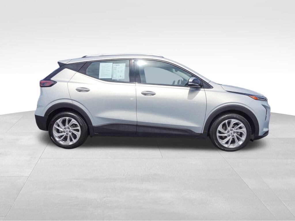 Used 2023 Chevrolet Bolt EUV LT image 2