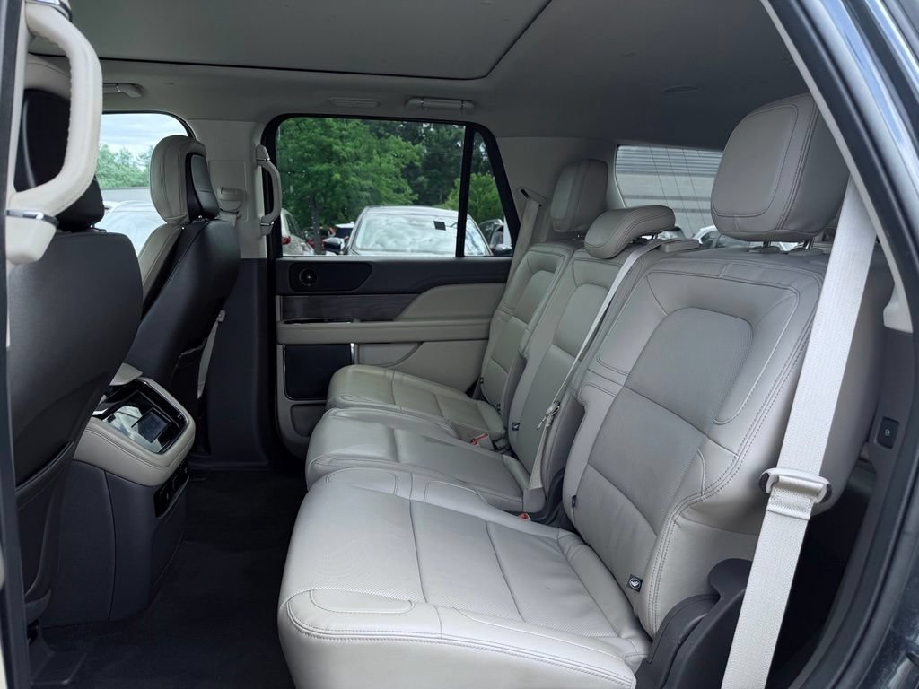 Used 2022 Lincoln Navigator 4WD image 25