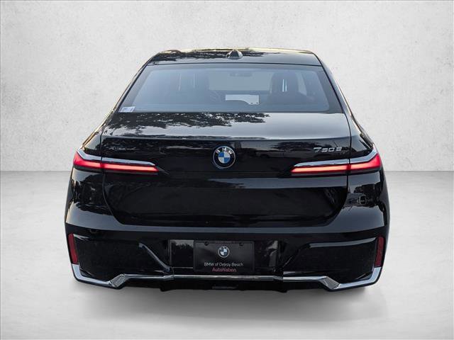 New 2026 BMW 750e xDrive image 7