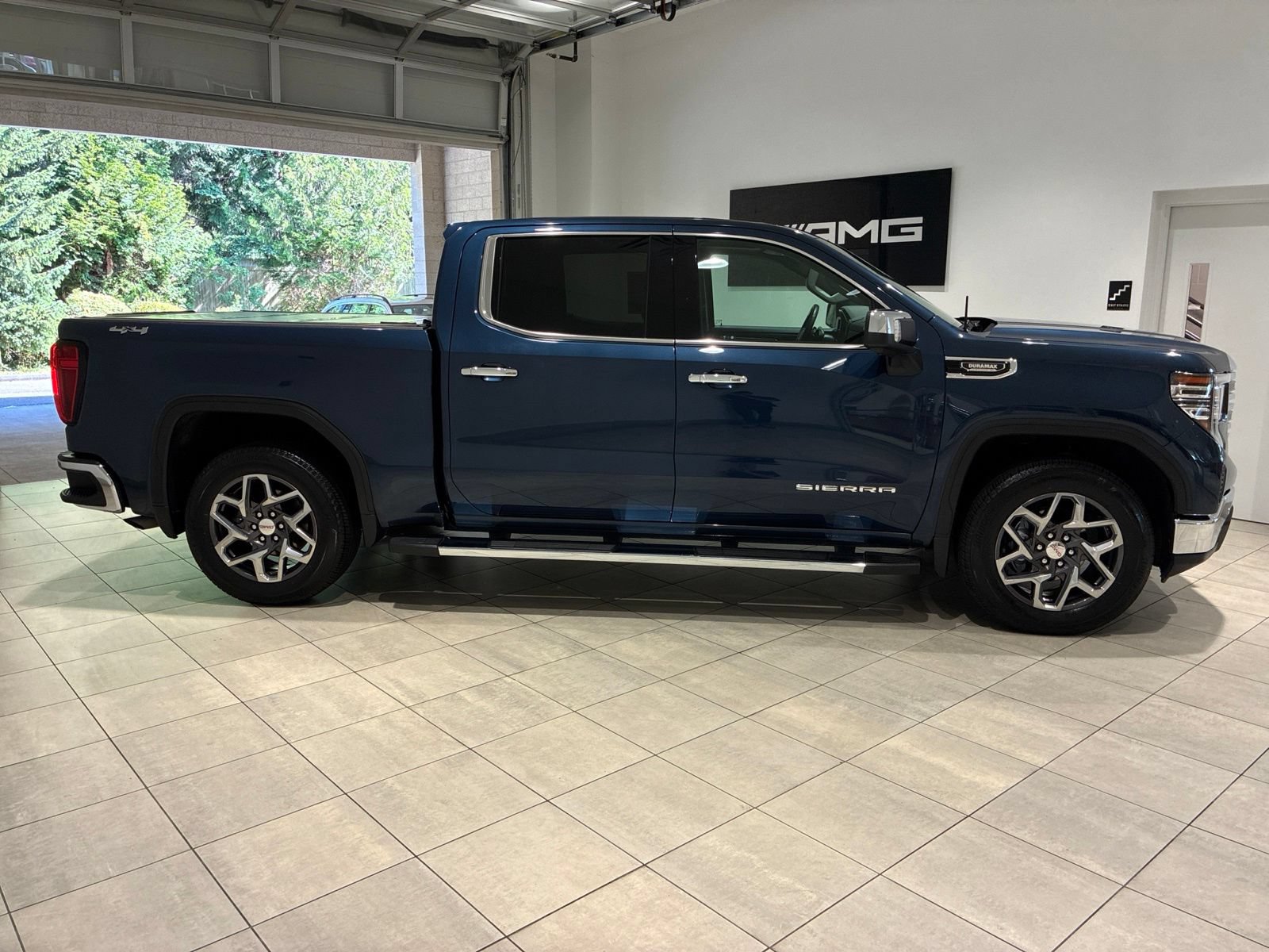 Used 2022 GMC Sierra 1500 SLT w/ SLT Premium Plus Package AWD/4WD image 3