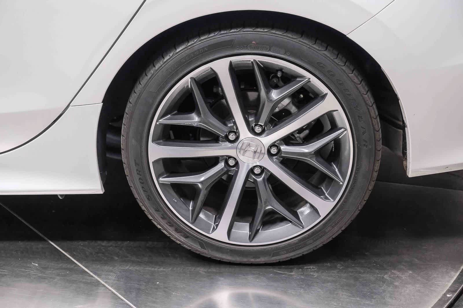 Used 2024 Honda Civic Touring image 9