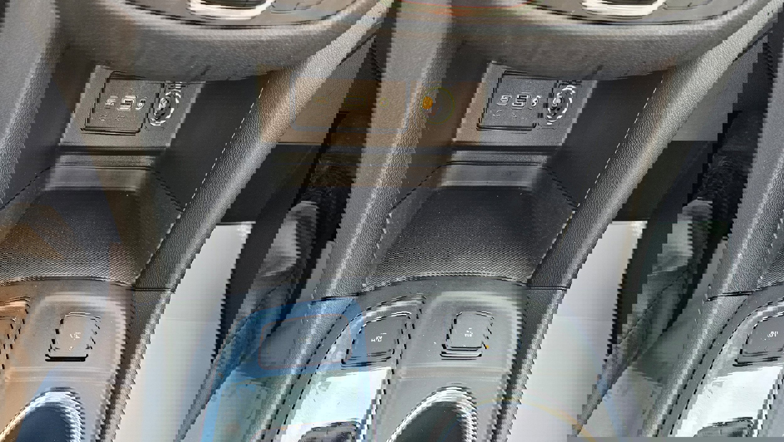 Used 2023 Chevrolet Equinox LT w/ Driver Convenience Package image 29