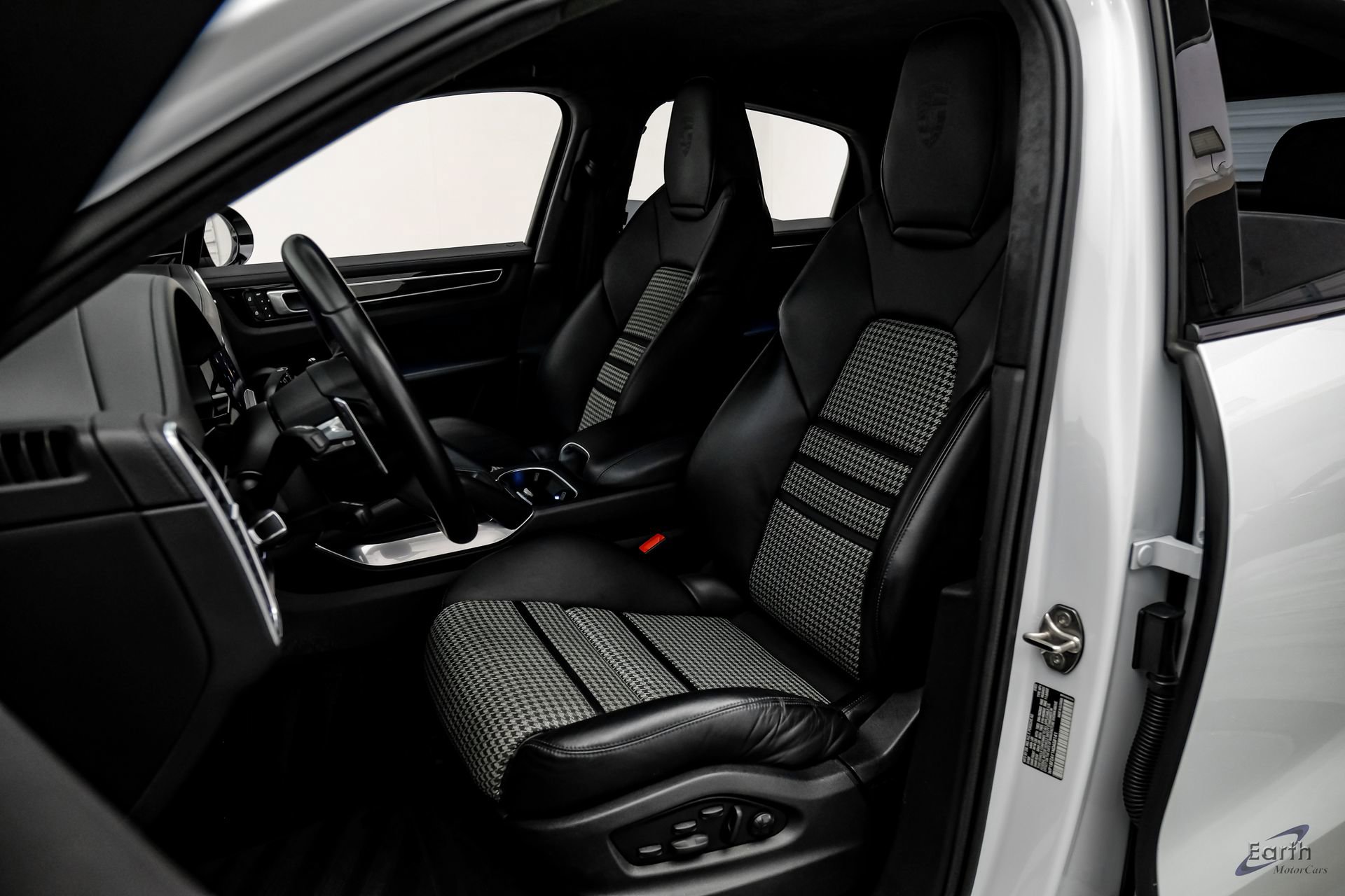 Used 2022 Porsche Cayenne Turbo image 37