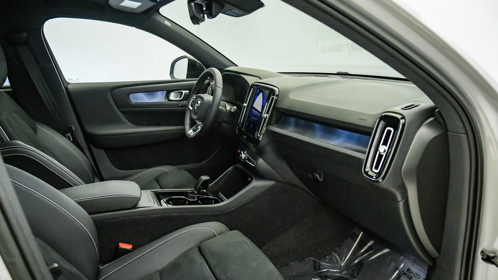Certified 2023 Volvo XC40 Recharge Plus AWD/4WD image 16