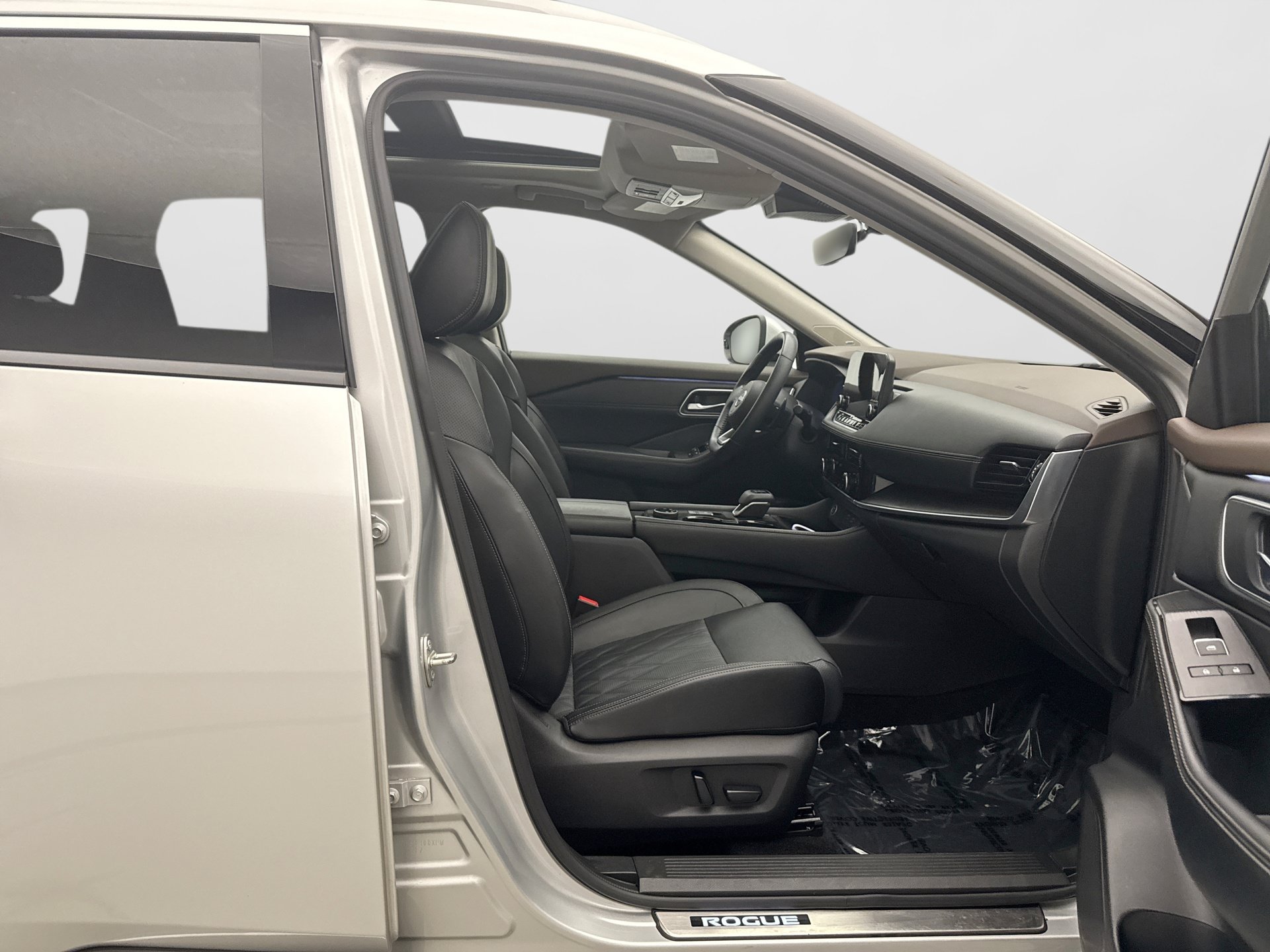 Used 2023 Nissan Rogue Platinum w/ Platinum Premium Package AWD/4WD image 19