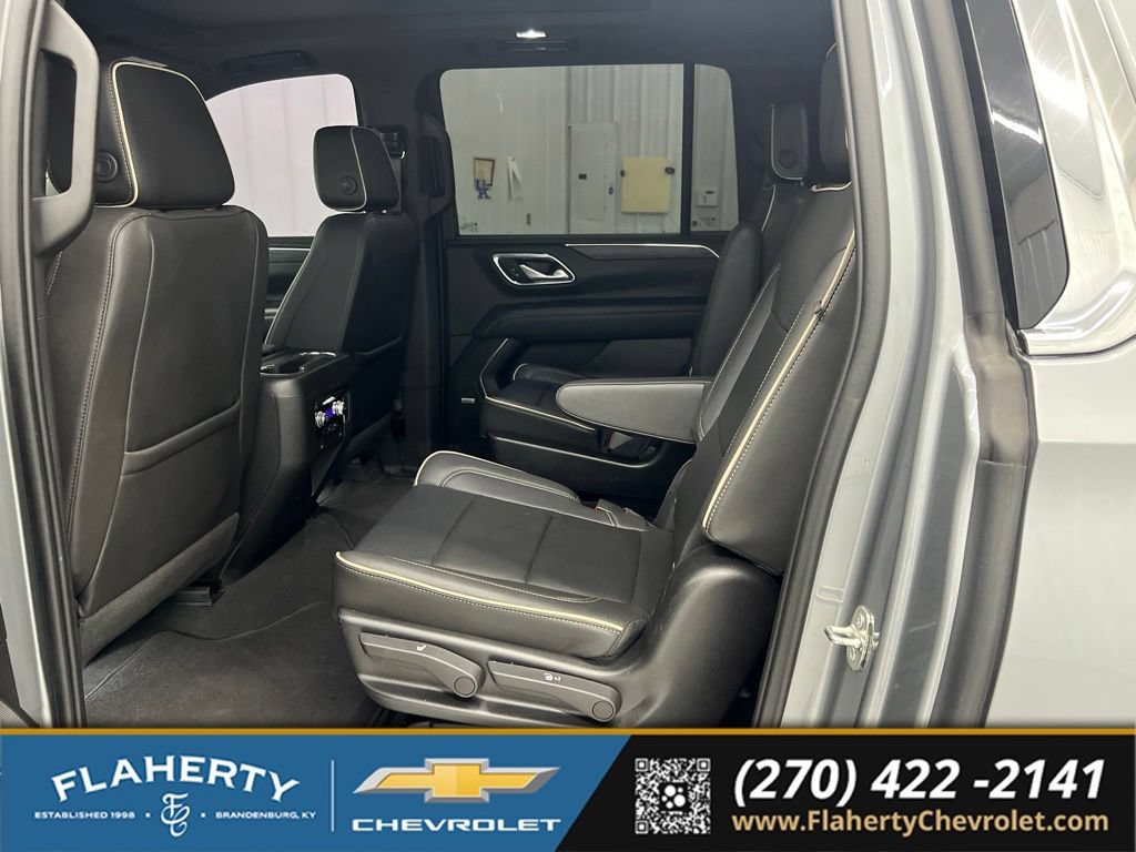 Used 2023 GMC Yukon XL SLT AWD/4WD image 11