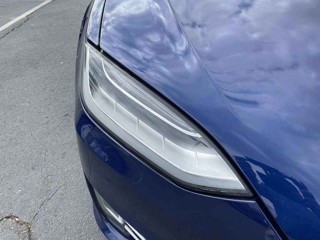 Used 2018 Tesla Model X 75D image 16