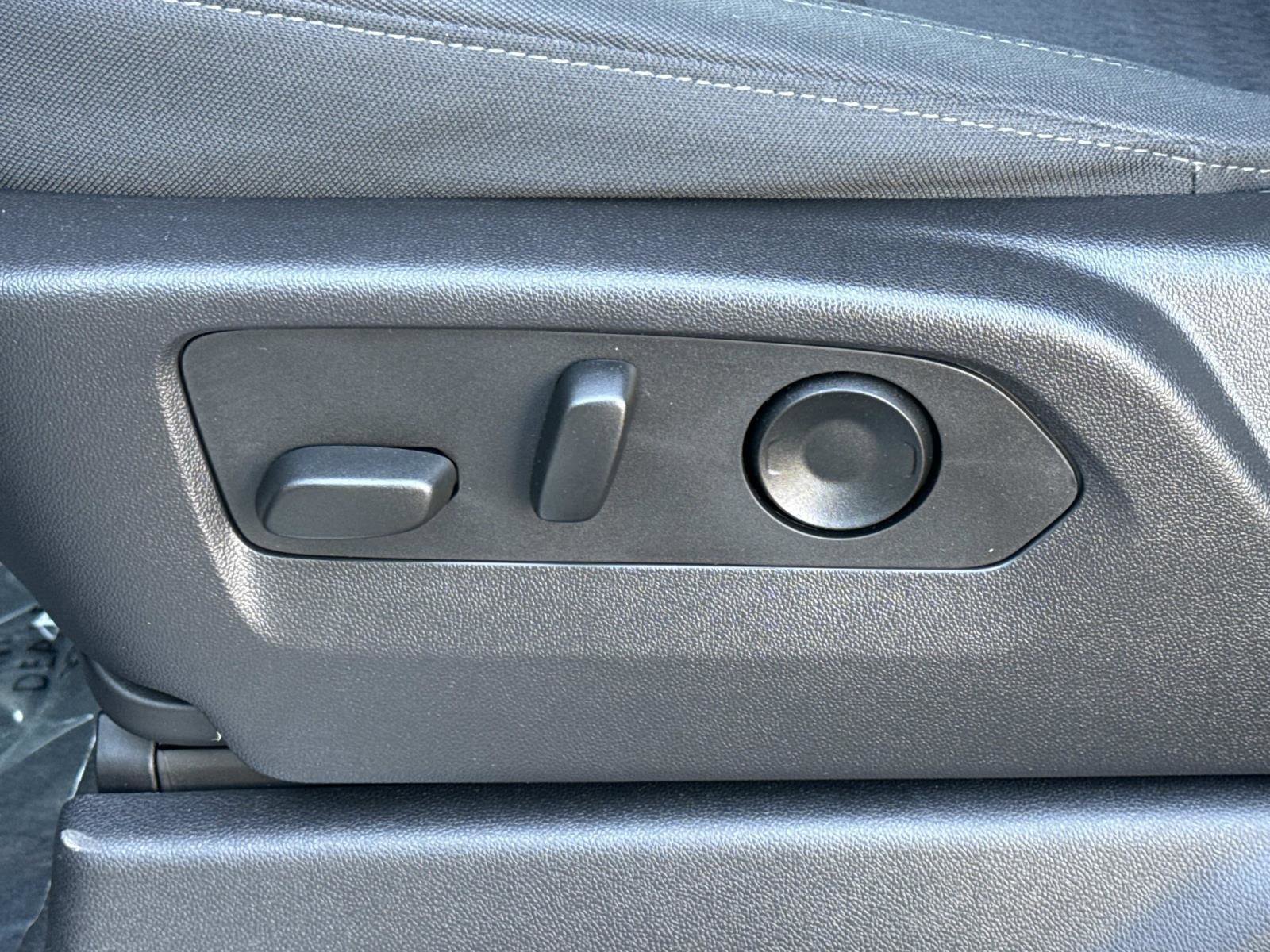 Used 2023 Chevrolet Silverado 1500 LT image 14