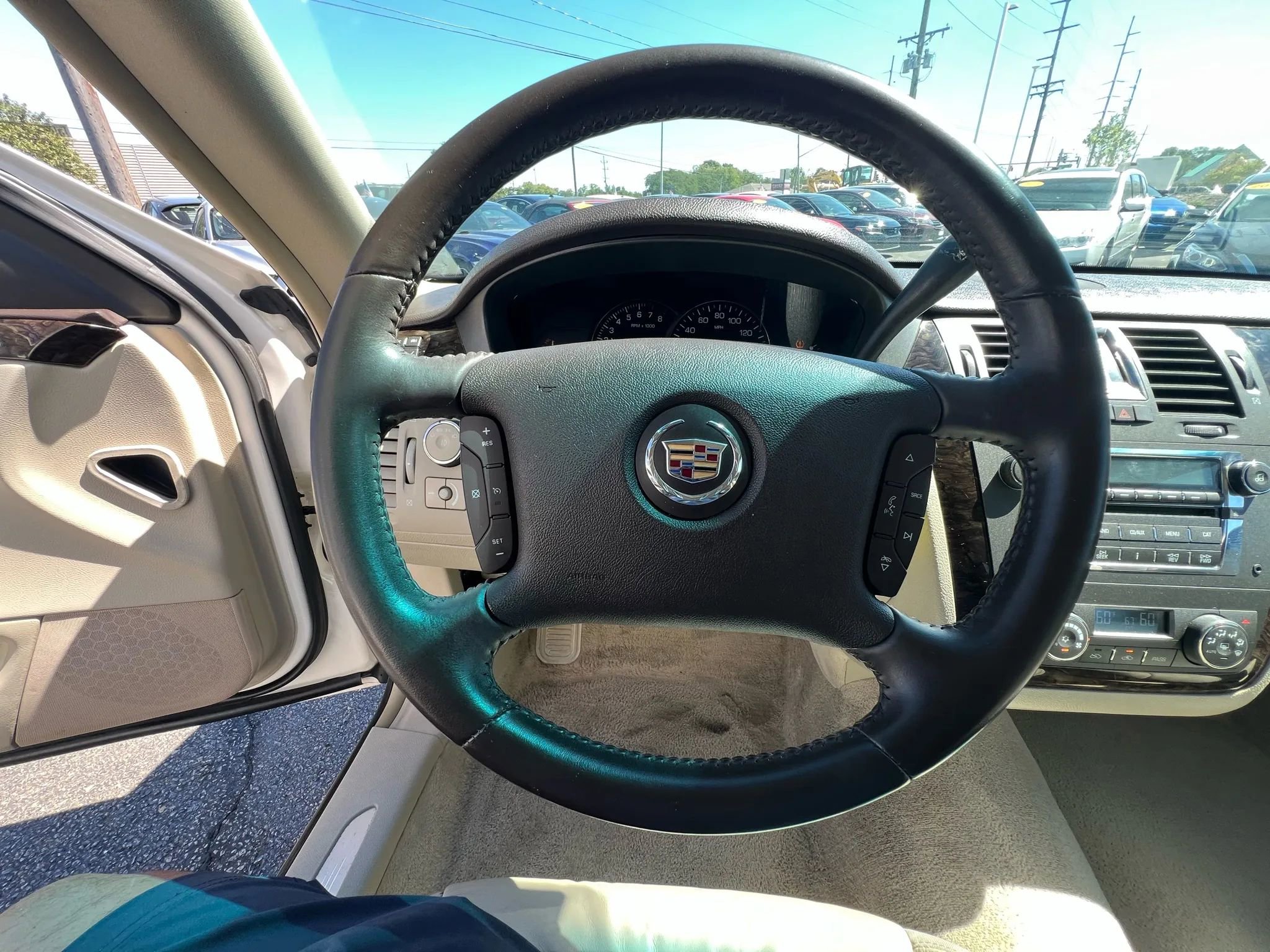 Used 2009 Cadillac DTS w/ Trunk Convenience Package FWD image 41