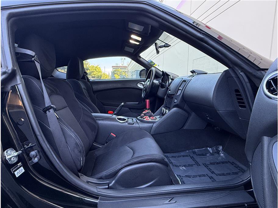 Used 2017 Nissan 370Z Coupe image 11