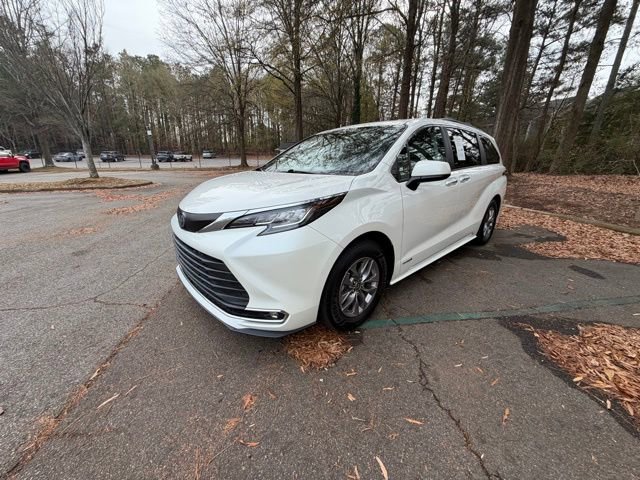 Used 2021 Toyota Sienna XLE video 2