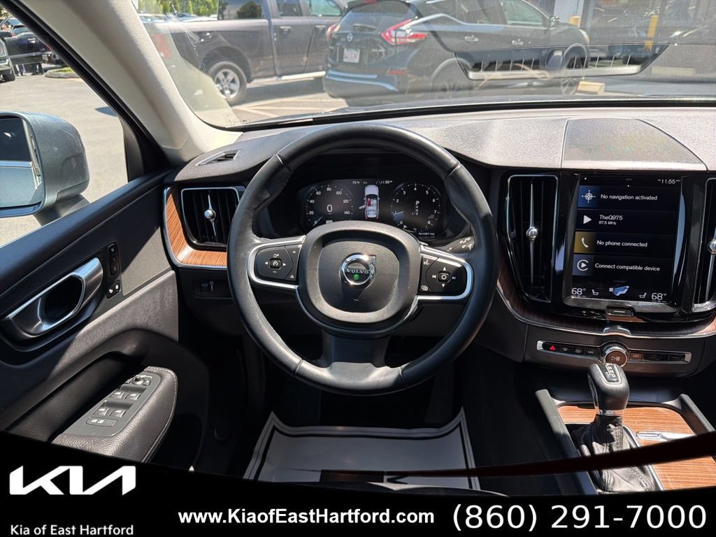 Used 2021 Volvo XC60 T5 Momentum AWD/4WD image 24