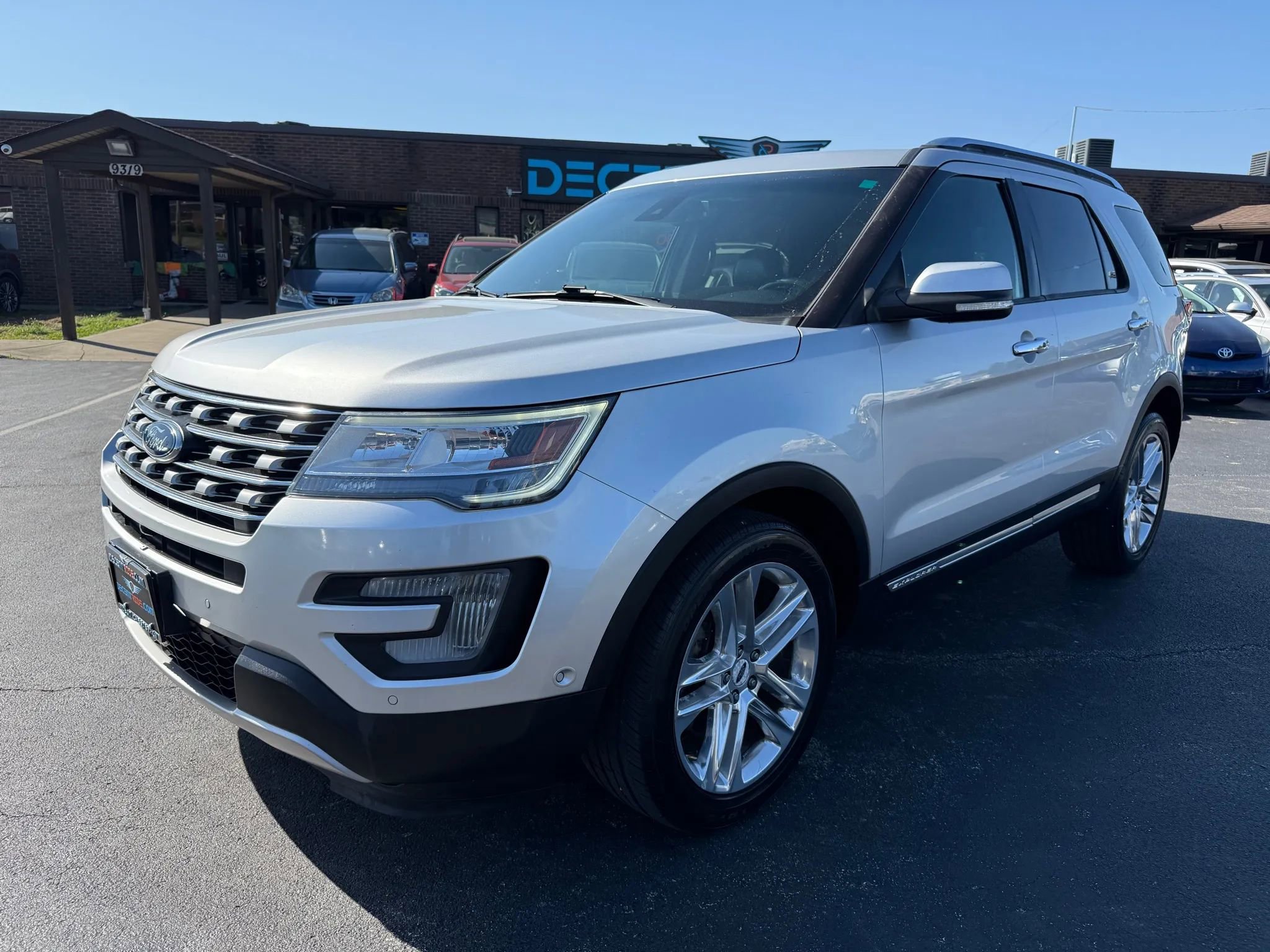 Used 2017 Ford Explorer Limited w/ Equipment Group 301A image 7