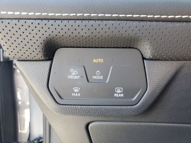 Certified 2025 Volkswagen Atlas Cross Sport SE image 28