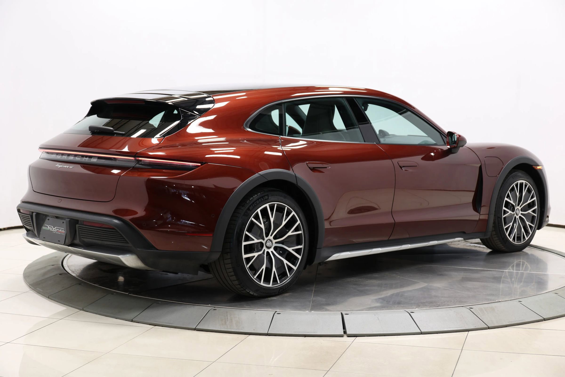 Used 2022 Porsche Taycan 4 Cross Turismo w/ Technology Package AWD/4WD image 4