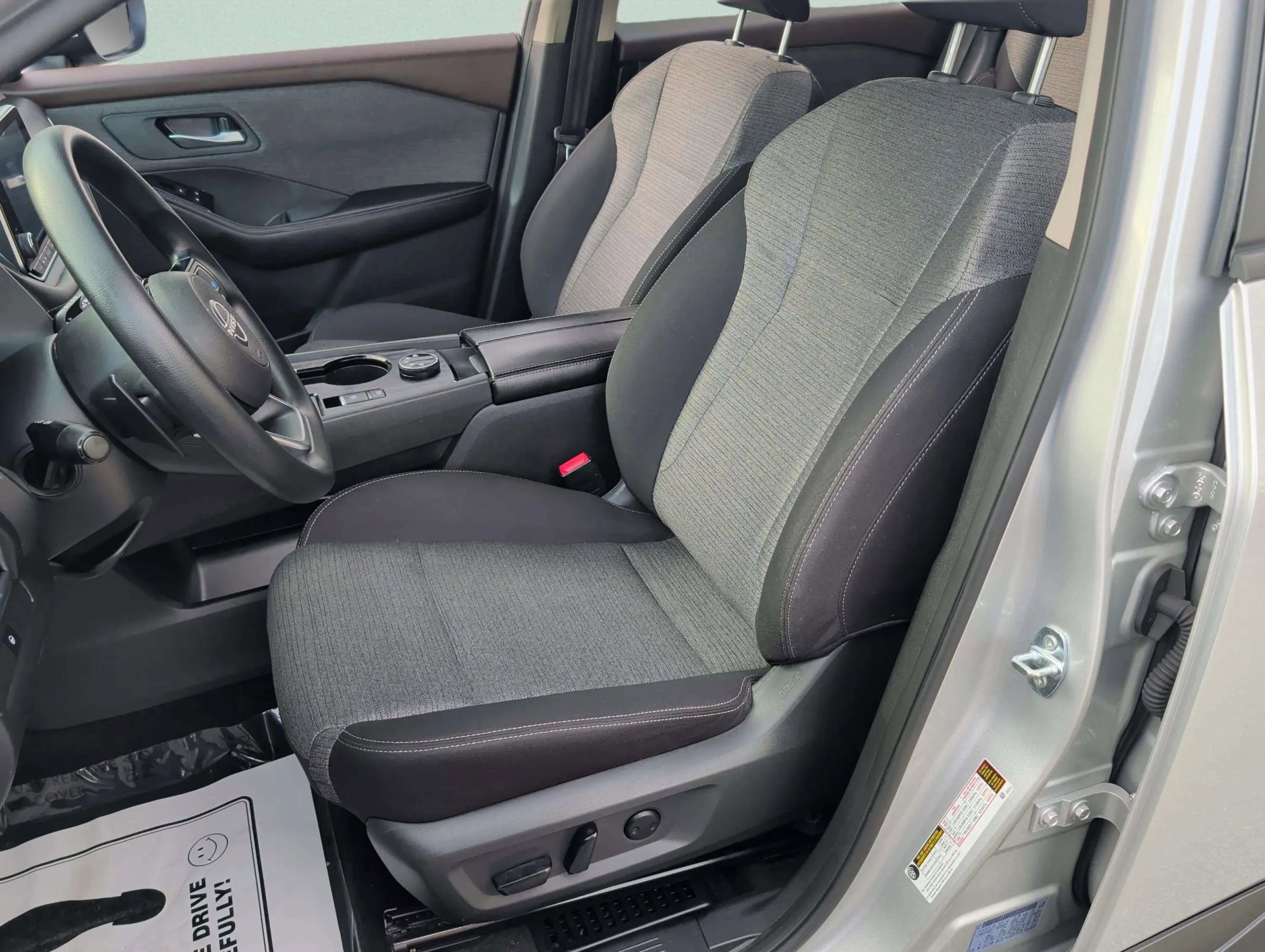 Used 2023 Nissan Rogue SV image 21