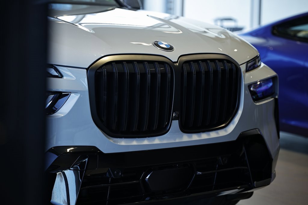 New 2026 BMW X7 xDrive40i w/ M Sport Package image 3
