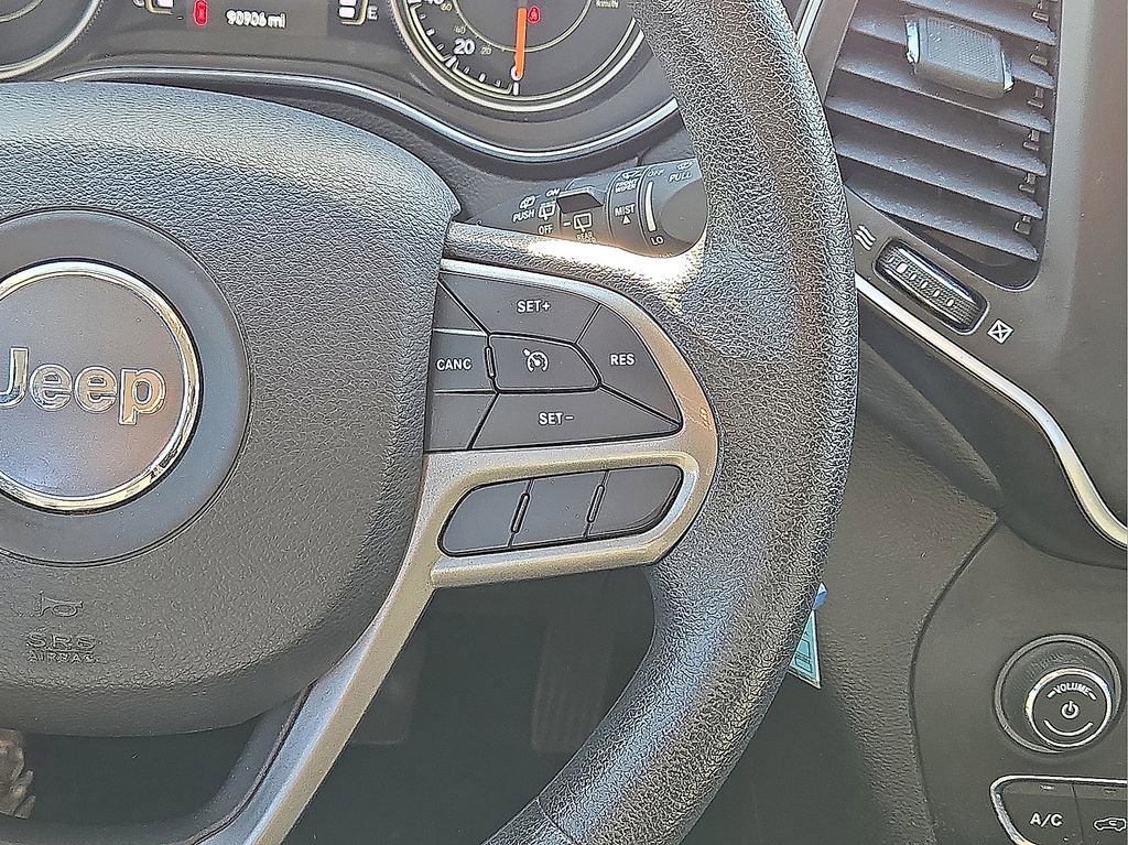 Used 2019 Jeep Cherokee Latitude w/ Popular Appearance Group image 20