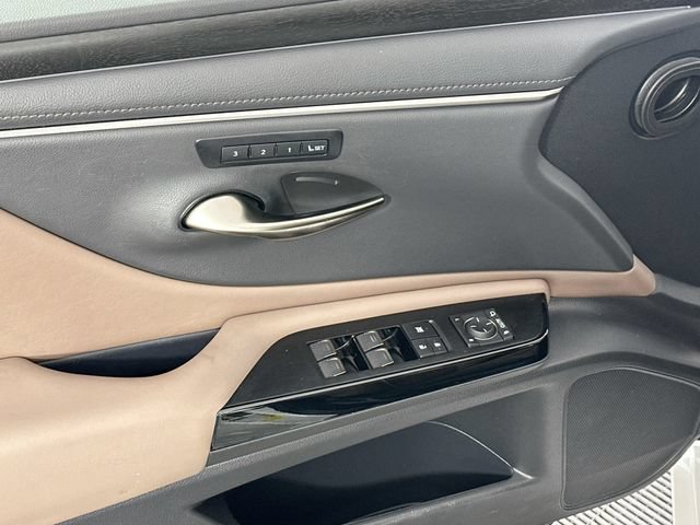 Used 2025 Lexus ES 300h w/ Technology Package FWD image 25