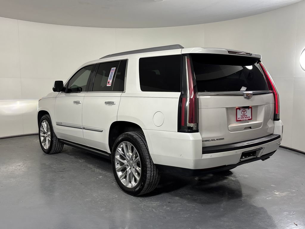 Used 2020 Cadillac Escalade Premium Luxury image 4