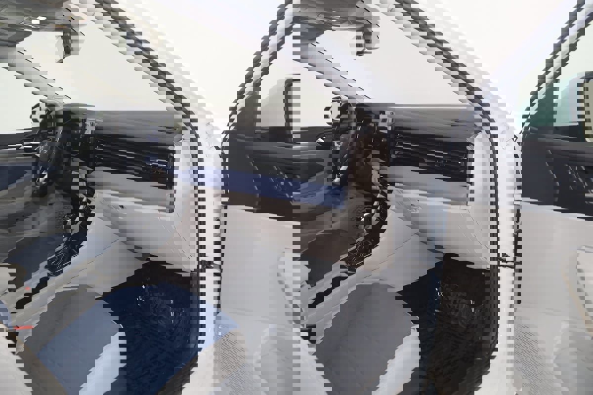 Used 2025 Volkswagen Jetta SE image 38