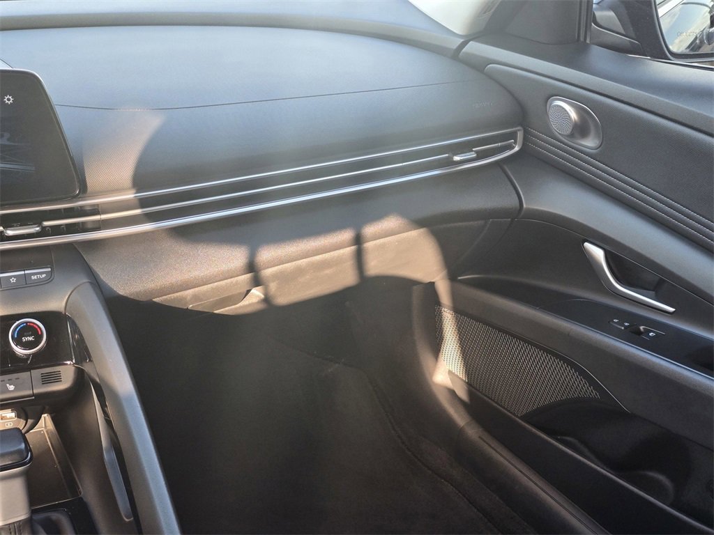 Used 2023 Hyundai Elantra Limited w/ Cargo Package image 18