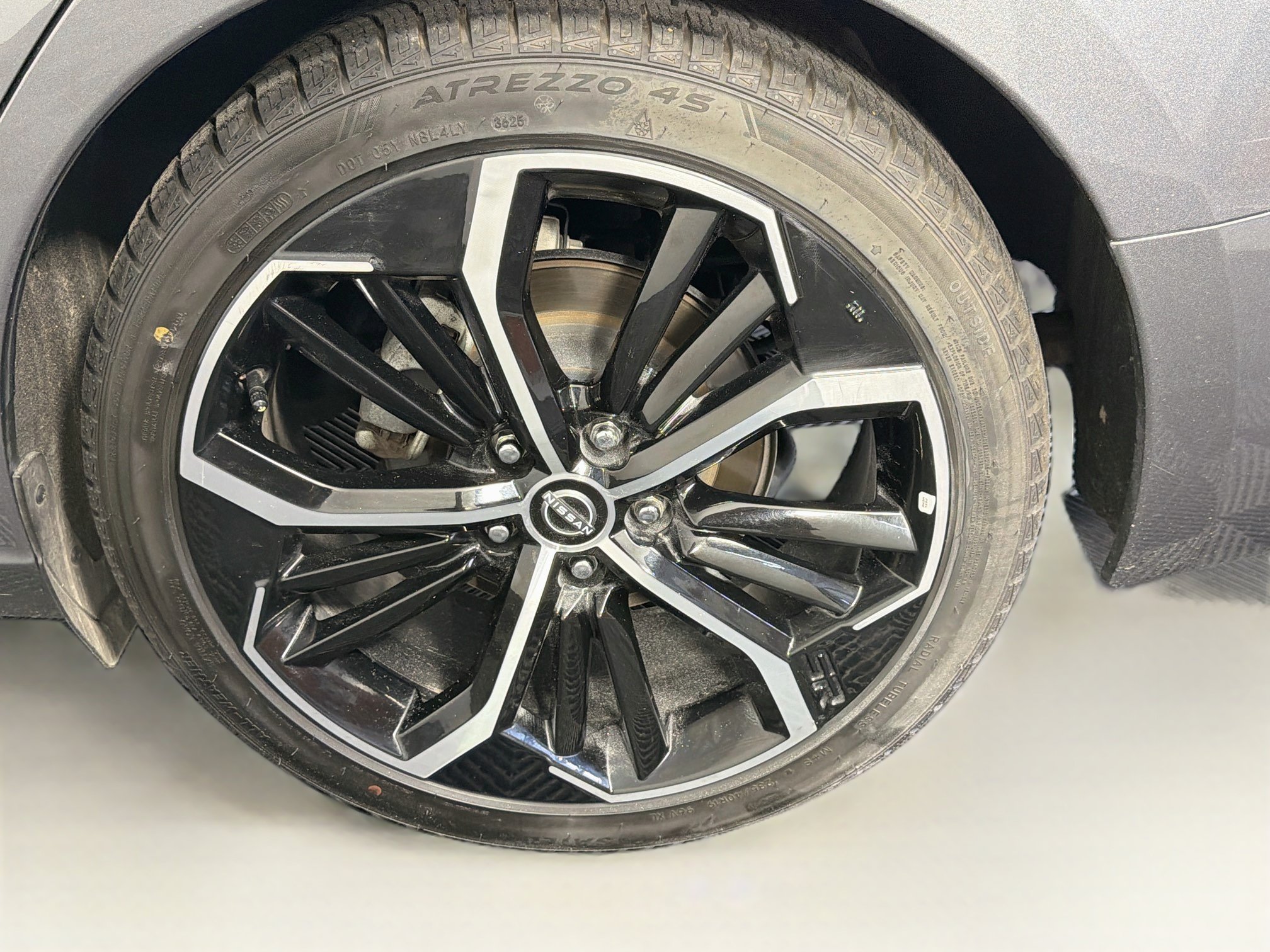 Used 2025 Nissan Altima 2.5 SR FWD image 11