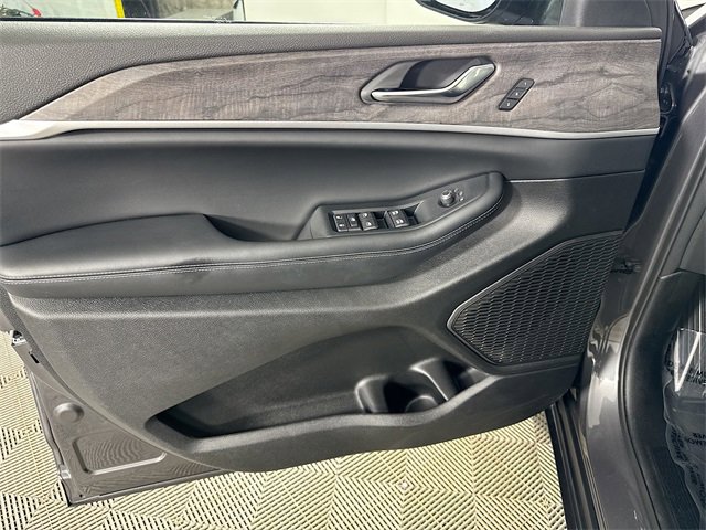 Used 2024 Jeep Grand Cherokee L Limited image 29