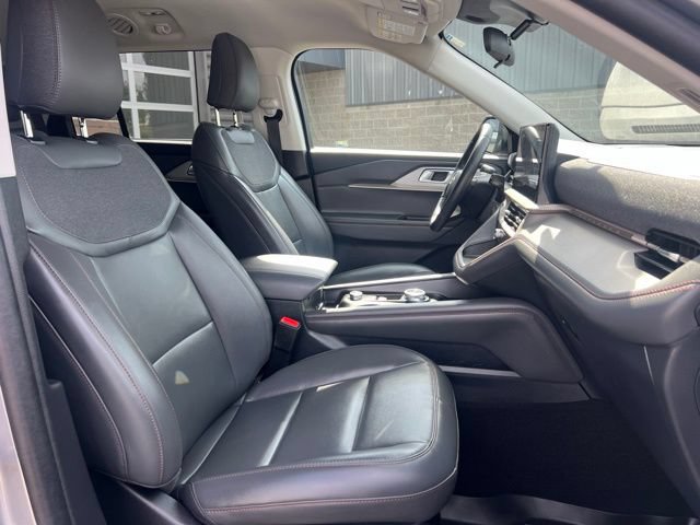 Used 2025 Ford Explorer Active w/ Active Comfort Package AWD/4WD image 11