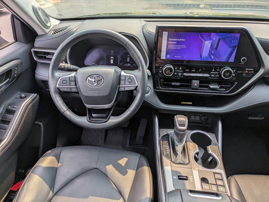Used 2024 Toyota Highlander Limited AWD/4WD image 18